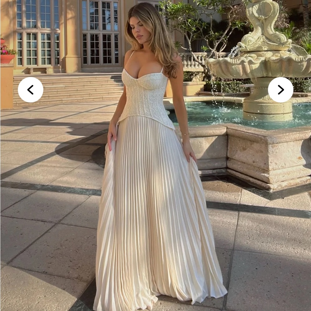 Daniella Fashion Nova Corset Pleated Cream Maxi Dress - BRAND NEW WITH TAGS